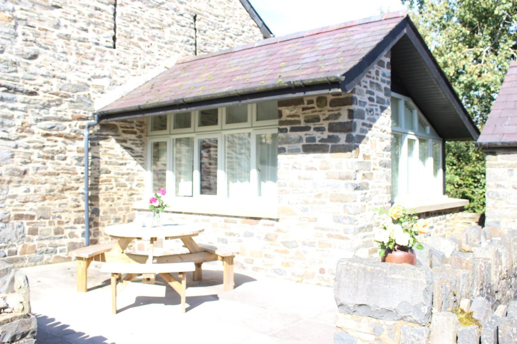 Treberfedd Farm Cottages&Cabins Lampeter Exteriör bild