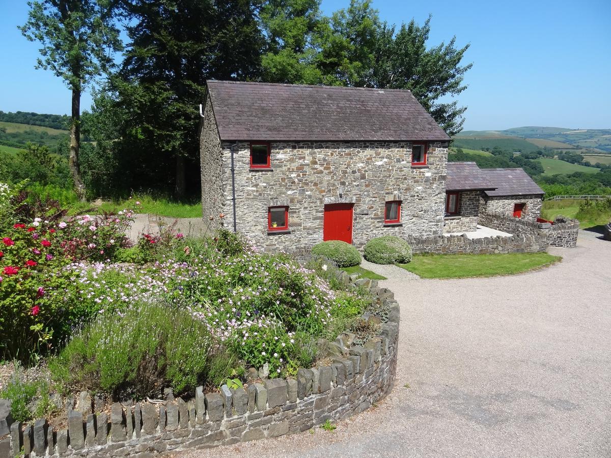 Treberfedd Farm Cottages&Cabins Lampeter Exteriör bild